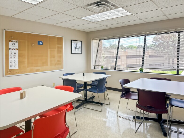More Photos Of 2340 Alamo Ave SE, Albuquerque Coworking Space