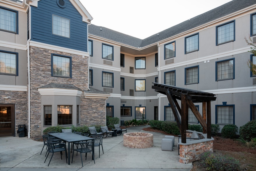 More Photos Of 801 Ridgewood Rd, Ridgeland Hotel For Sale