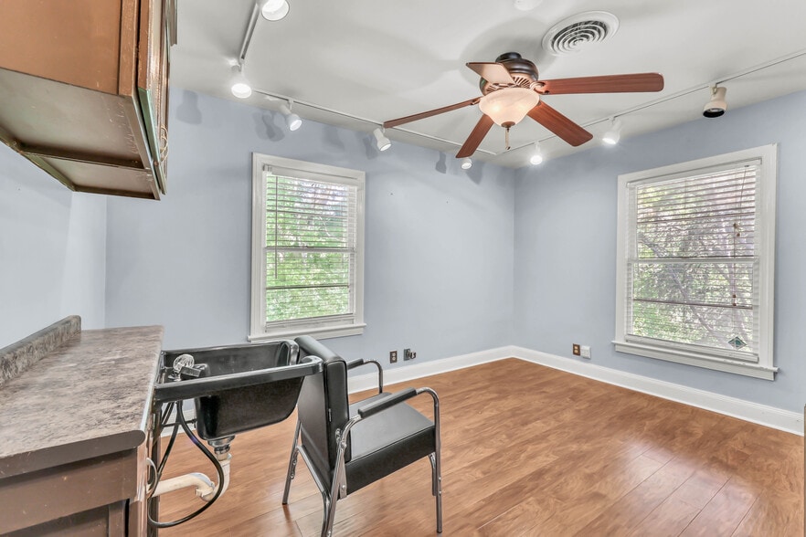 More Photos Of 1543 Madison St, Clarksville Specialty For Sale