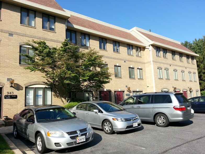 More Photos Of 931-947 Russell Ave, Gaithersburg Medical For Lease
