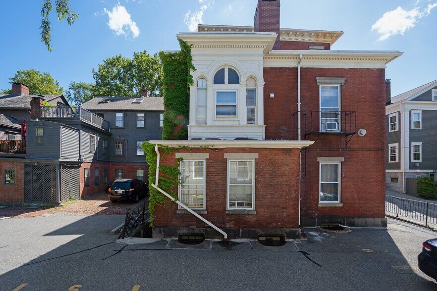 Primary Photo Of 110 Benefit St, Providence Apartments For Sale