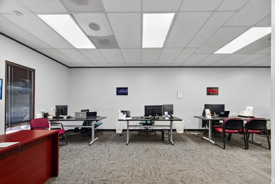 More Photos Of 6375 Richmond Ave, Houston Auto Dealership For Lease