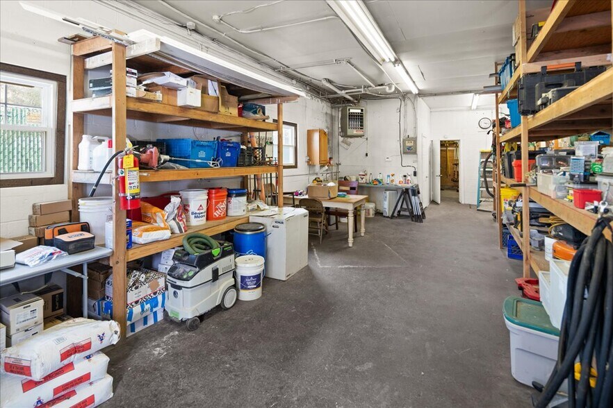 More Photos Of 53 Somerset St, Hopewell Flex For Sale