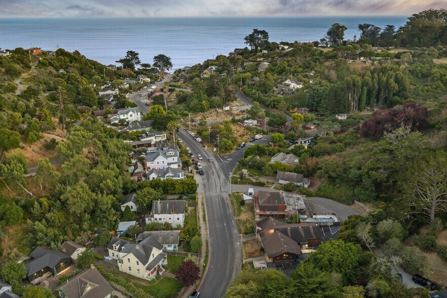 More Photos Of 16-22 Brighton Avenue, Bolinas General Retail For Sale