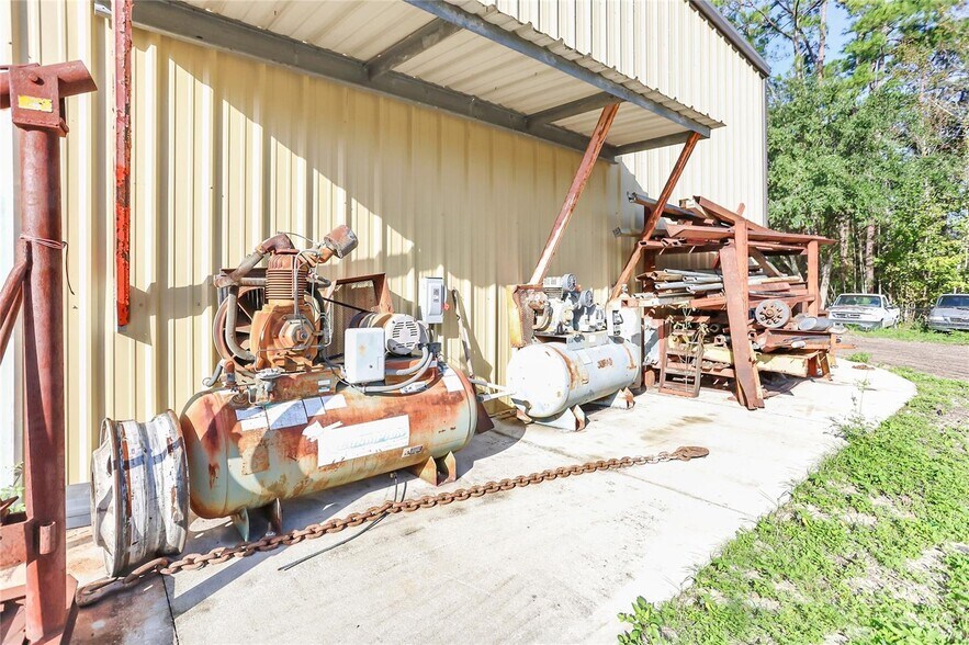 More Photos Of 875 Lakeview Dr, Deland Warehouse For Sale