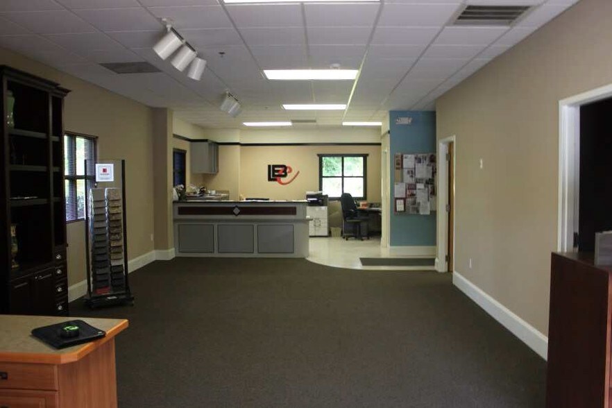 More Photos Of 18626 Starcreek Dr, Cornelius Light Distribution For Lease