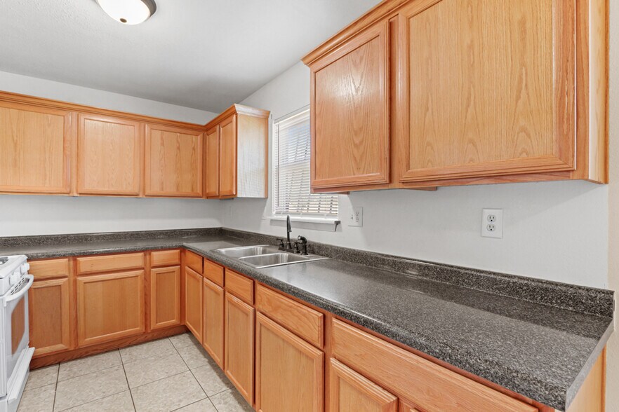 More Photos Of 5200 Doniphan Dr, El Paso Bar For Sale