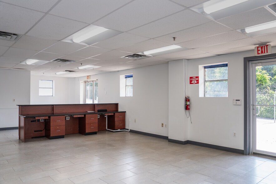 More Photos Of 10301 Southard Dr, Beltsville Service For Lease