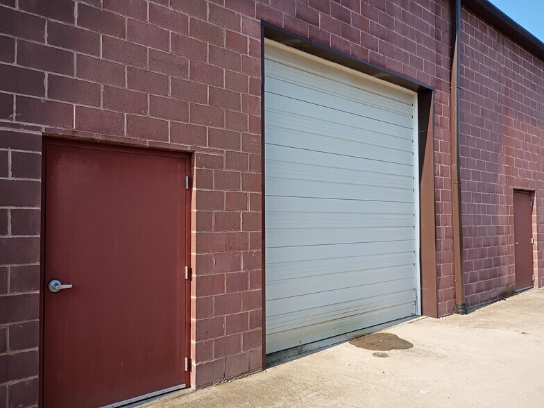More Photos Of 5317-5327 N Illinois St, Fairview Heights General Retail For Lease