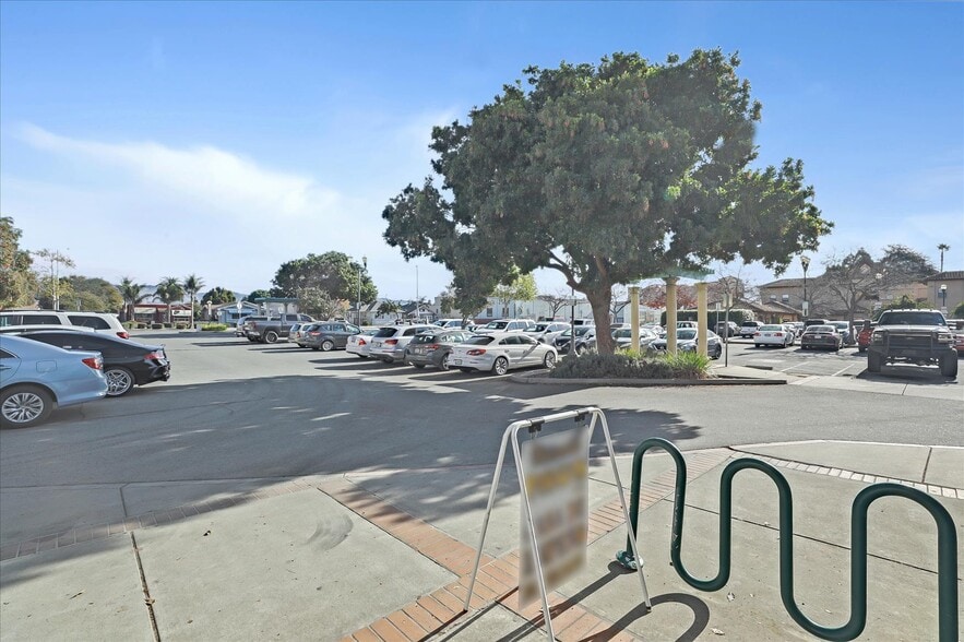 More Photos Of 14 E Lake Ave, Watsonville Storefront For Lease