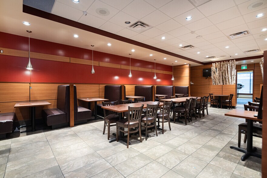 More Photos Of 2464-2466 St Bélanger, Montréal General Retail For Sale