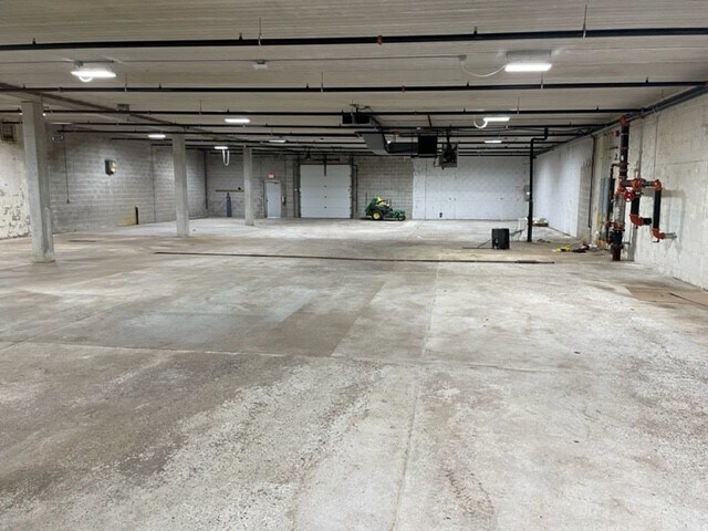 More Photos Of 1331 Gillingham Rd, Neenah Warehouse For Lease