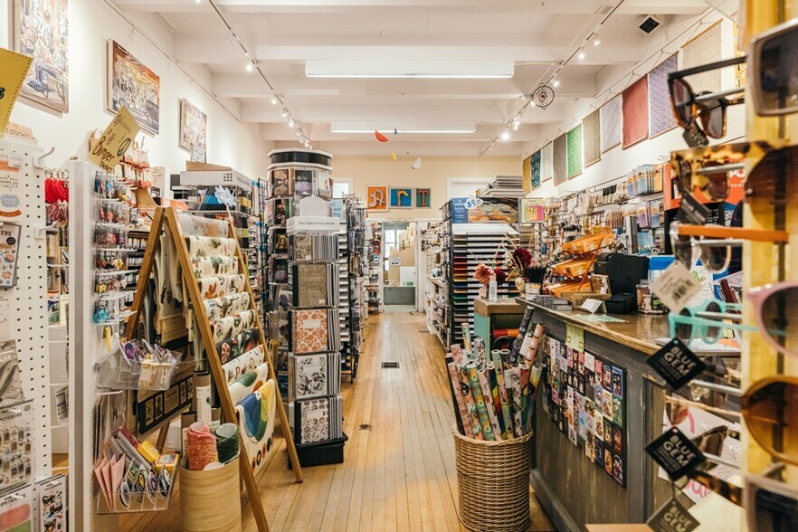 More Photos Of 38 Railroad St, Great Barrington Storefront For Lease