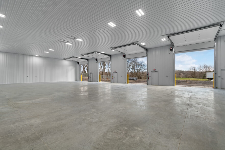More Photos Of 204 Trump Ave NE, East Canton Flex For Lease