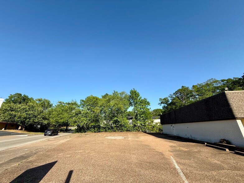 More Photos Of 3900 Southpark Dr, Tyler Office For Sale