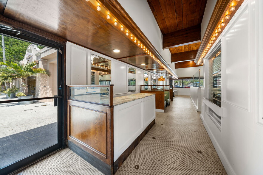 More Photos Of 1586 S Dixie Hwy, Coral Gables Restaurant For Lease