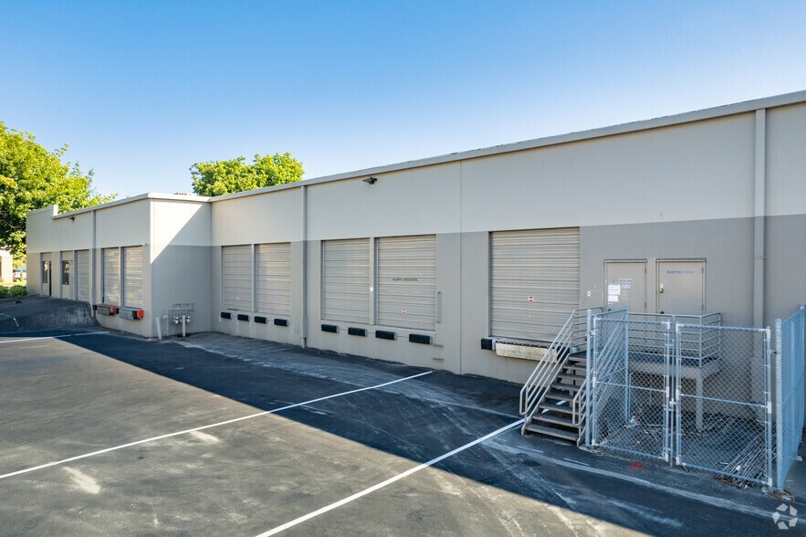 More Photos Of 4900-4916 NE 122nd Ave, Portland Unknown For Lease