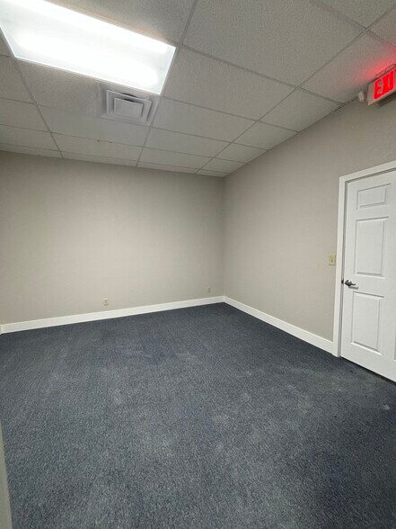 More Photos Of 6350 Bayshore Rd, North Fort Myers Freestanding For Sale