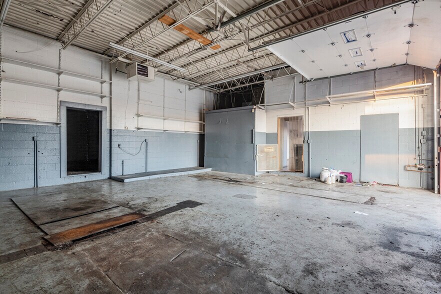 More Photos Of 3470 Taylor Blvd, Louisville General Retail For Lease