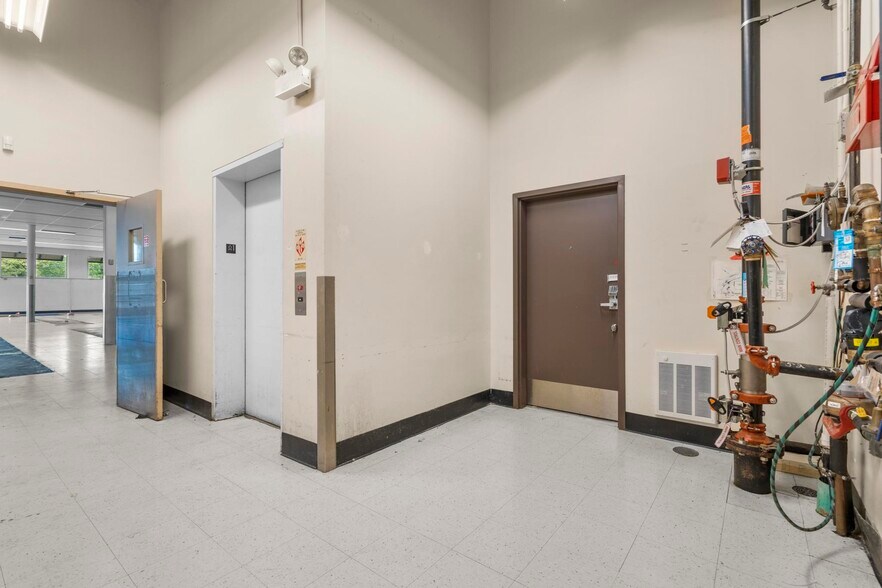 More Photos Of 1083 Boston Post Rd, Milford Drugstore For Lease
