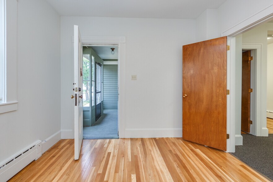 More Photos Of 84 Bay St, Manchester Office Residential For Lease