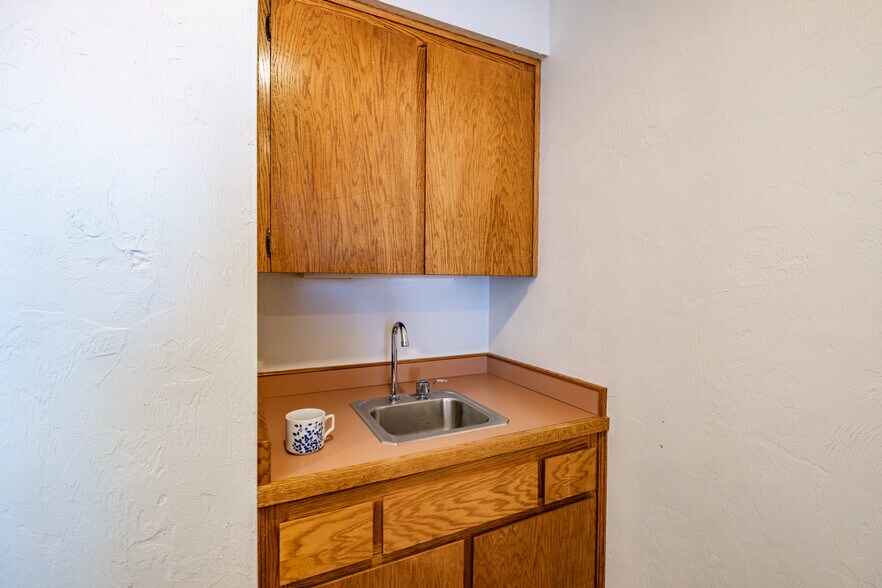 More Photos Of 1010 S Main St, Lebanon Loft Creative Space For Lease