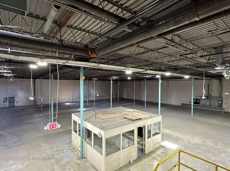 More Photos Of 137 W Commercial Ave, Moonachie Warehouse For Lease