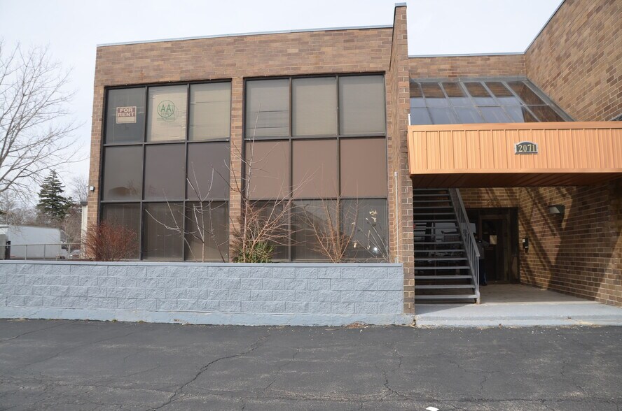 More Photos Of 2071 Irving Park Rd, Hanover Park Medical For Lease