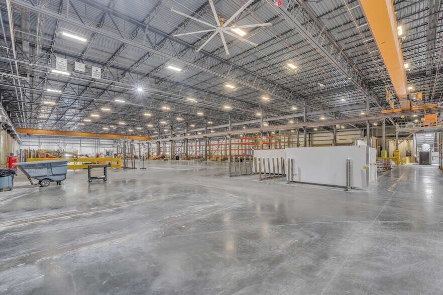 More Photos Of 1 Ceasarstone Dr, Richmond Hill Manufacturing For Sale
