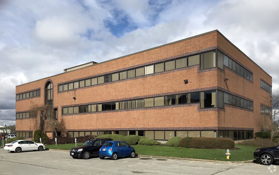 More Photos Of 2 Corporate Pl, Middletown Office For Lease