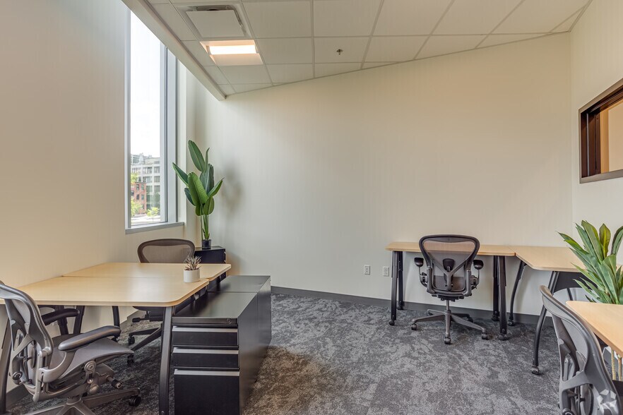 Photo of 3rd Floor Ste 14-37 desks