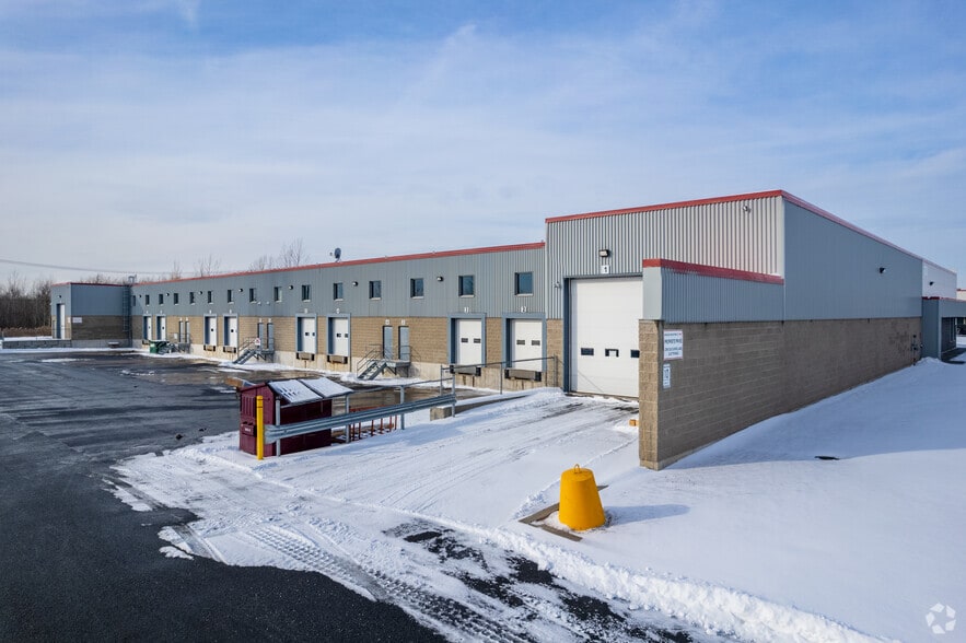 More Photos Of 1620 Rue Louis-Blériot, Boucherville Warehouse For Lease