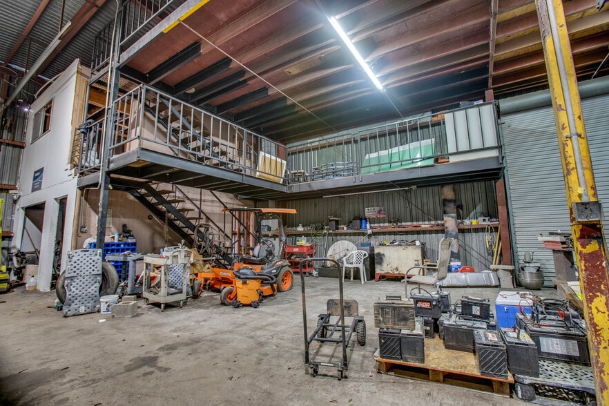More Photos Of 113 Pin Oak Dr, Highlands Contractor Storage Yard For Sale