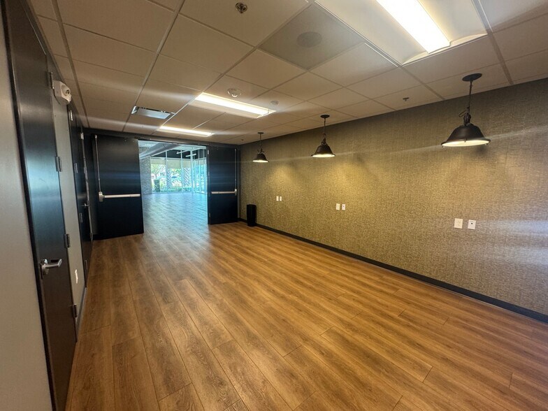 More Photos Of 6751 Parker Farm Dr, Wilmington Office For Lease