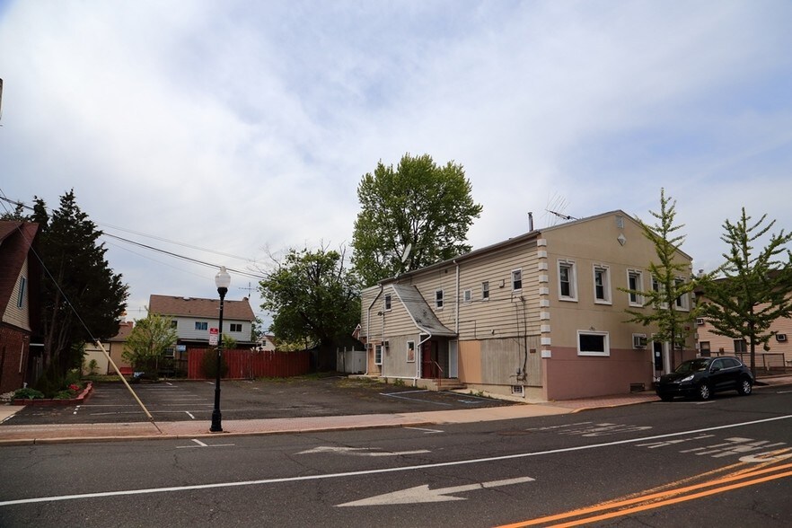 More Photos Of 326 S Main St, Manville Storefront Retail Residential For Lease