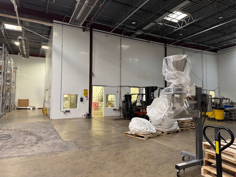 More Photos Of 625 Public Service Rd, Waukegan Warehouse For Sale