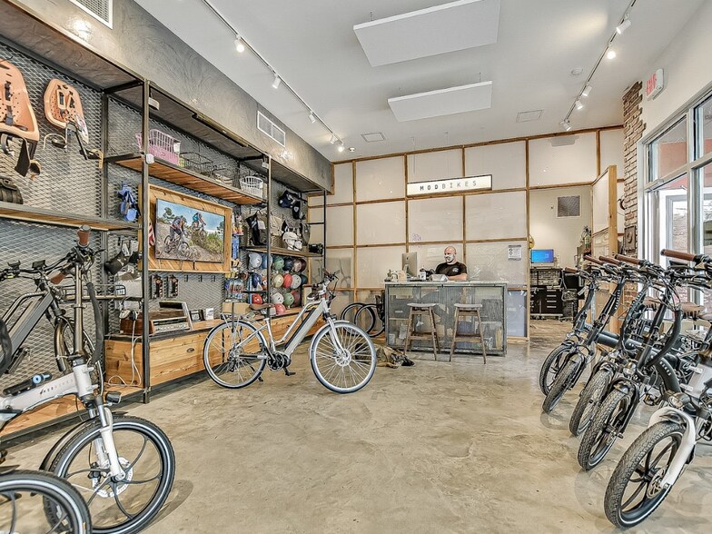 More Photos Of 1632 S 1st St, Austin Office For Lease