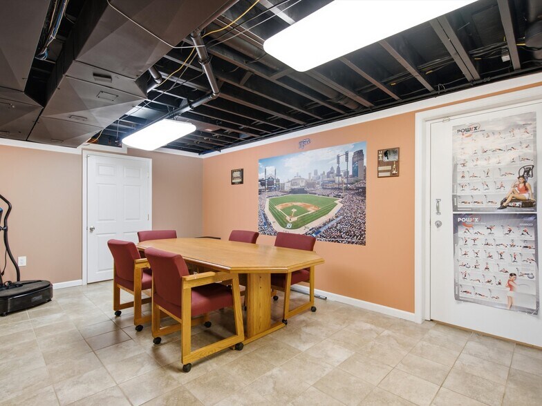 More Photos Of 35000-35008 Division Rd, Richmond Medical For Sale