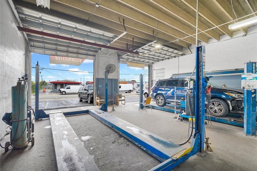 More Photos Of 5960-5992 SW 23rd St, West Park Showroom For Sale