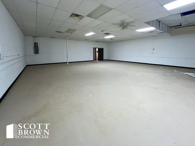 More Photos Of 10420 Plano Rd, Dallas Flex For Lease