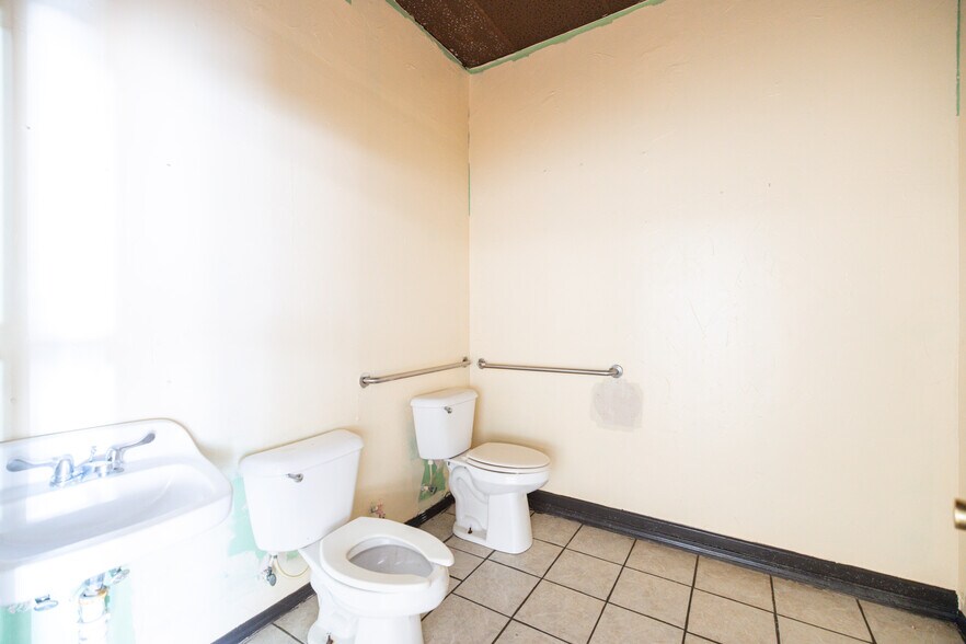 More Photos Of 716 N 12th St, Murray General Retail For Lease