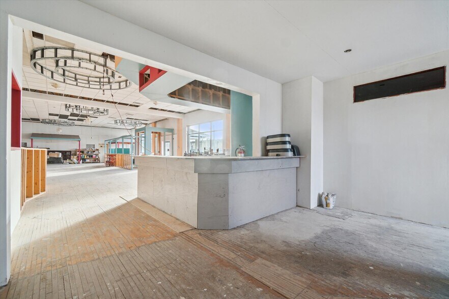More Photos Of 107 Baker St, Waunakee Storefront Retail Office For Lease