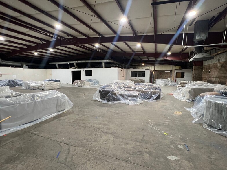 More Photos Of 3008 Executive Dr, Greensboro Light Manufacturing For Lease