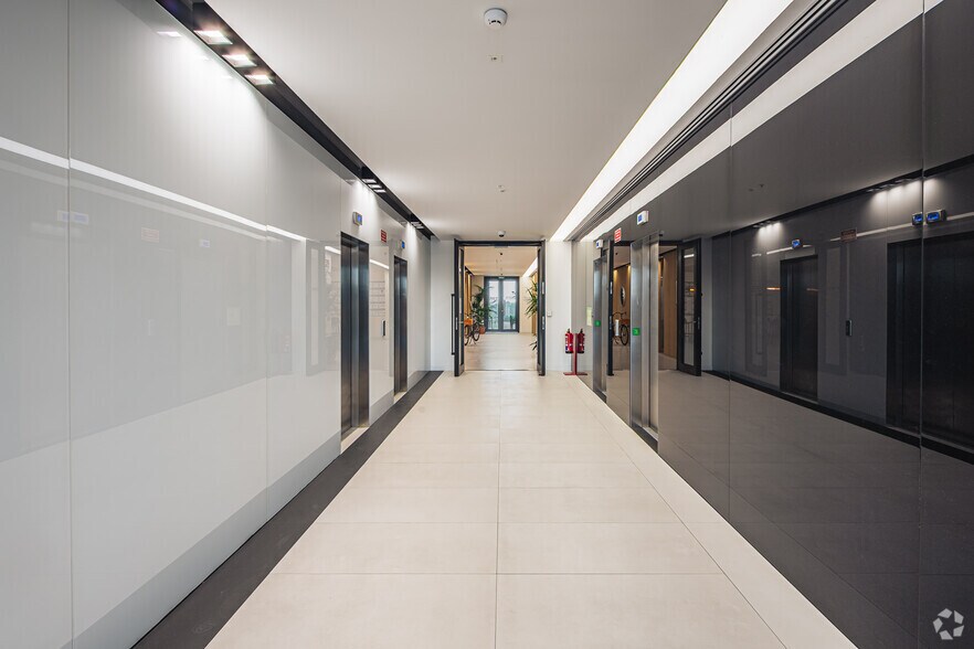 More Photos Of 1 Calle Vía de los Poblados, Madrid Coworking Space