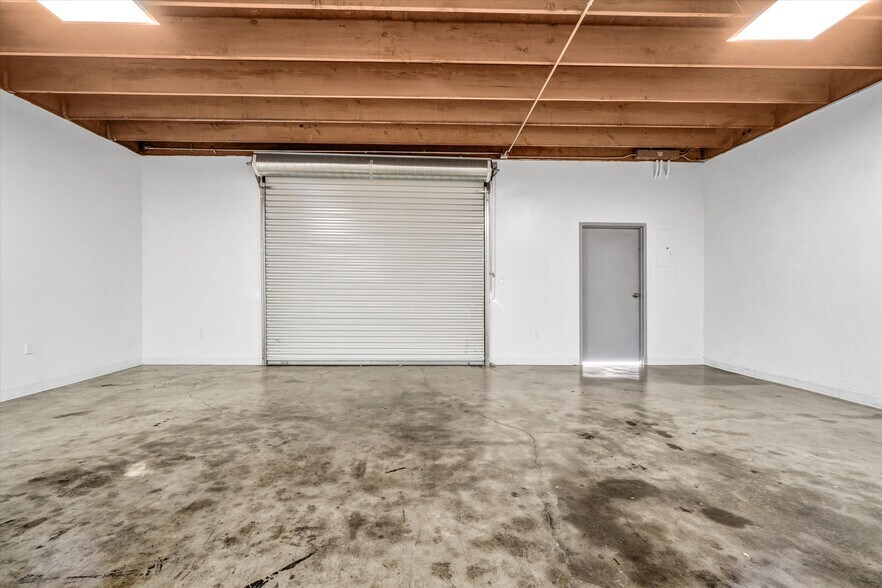 More Photos Of 520 W Pacific Coast Hwy, Long Beach Flex For Sale