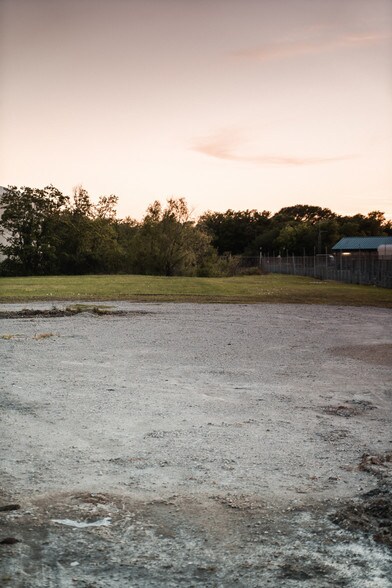 More Photos Of 2227 Gulf Fwy, League City Warehouse For Lease