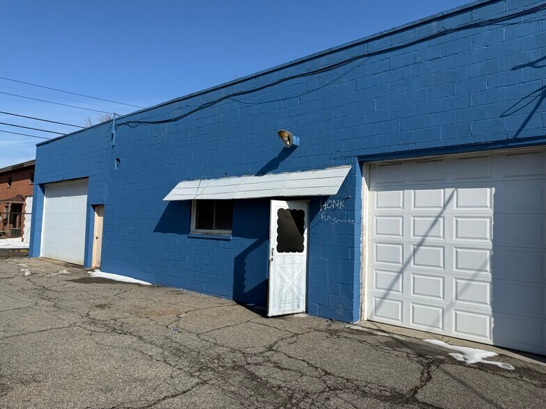 More Photos Of 16321 Rockside Rd, Maple Heights Freestanding For Sale