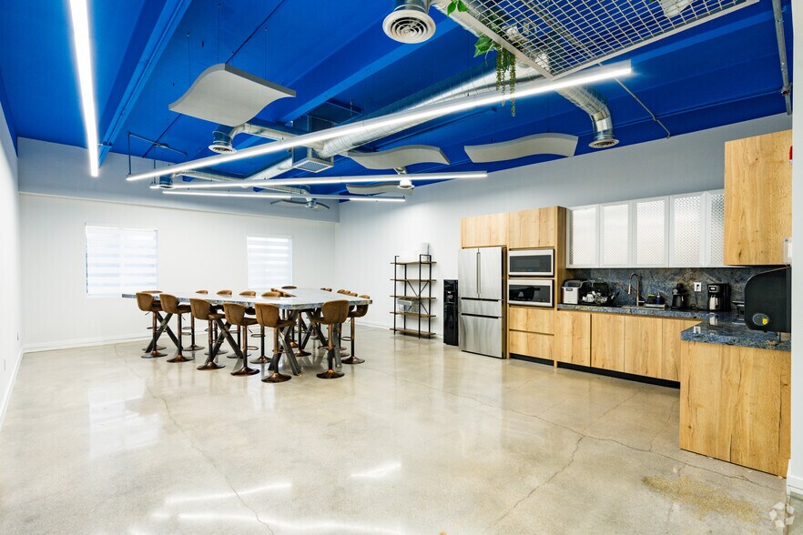 More Photos Of 2550 NW 100th Ave, Doral Office Residential For Lease