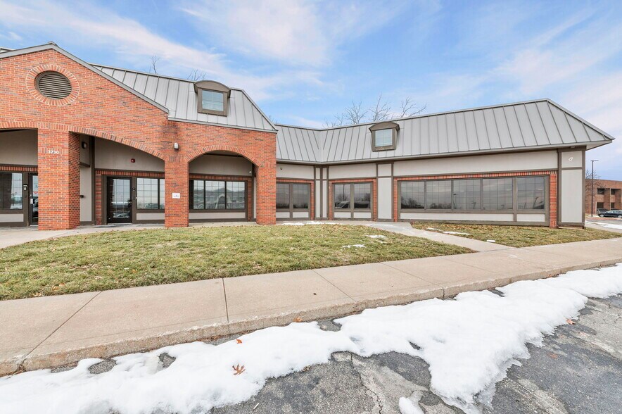 More Photos Of 3730 S Elizabeth St, Independence Medical For Lease