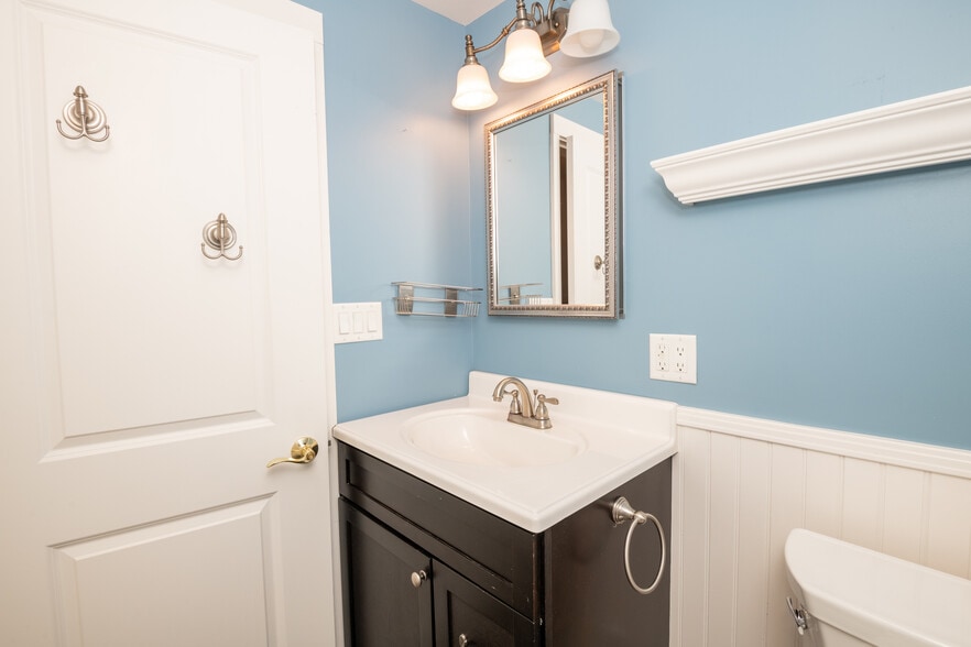 More Photos Of 11 Linden St, Reading Funeral Home For Sale